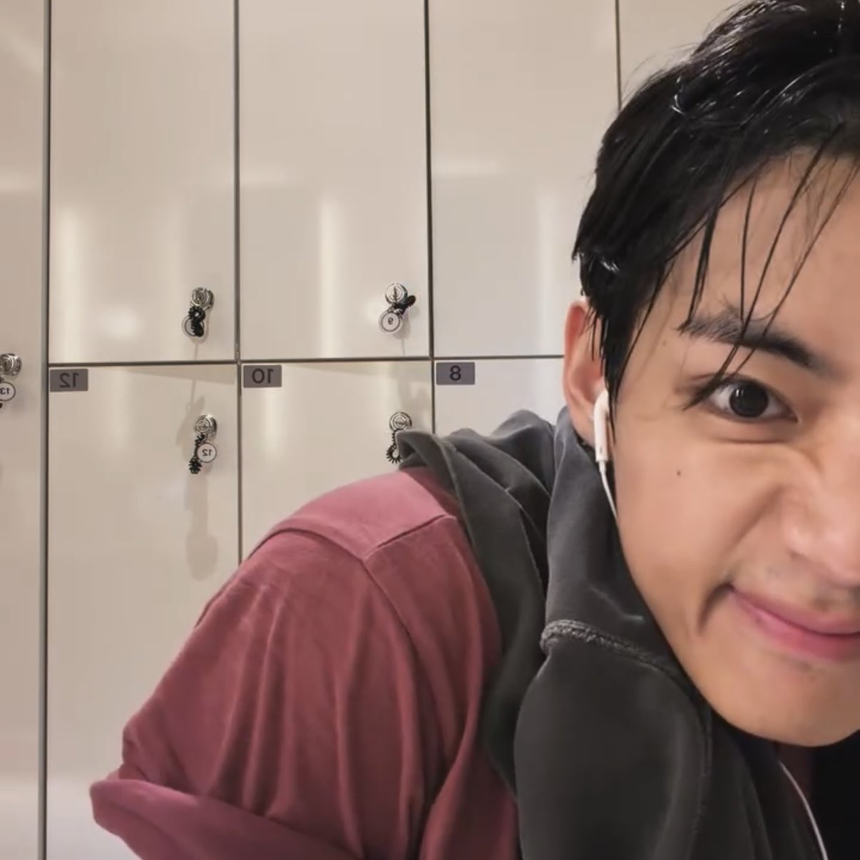 뷔 (방탄소년단)의 최신 사진