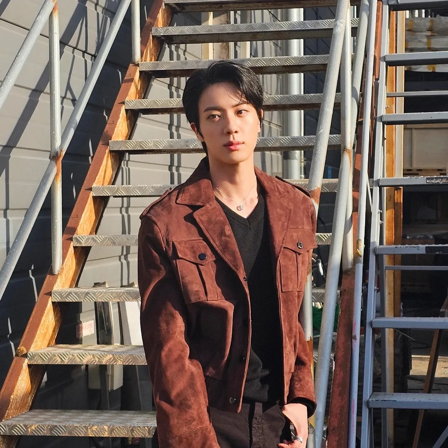 Foto aktivitas terbaru Jin (BTS)