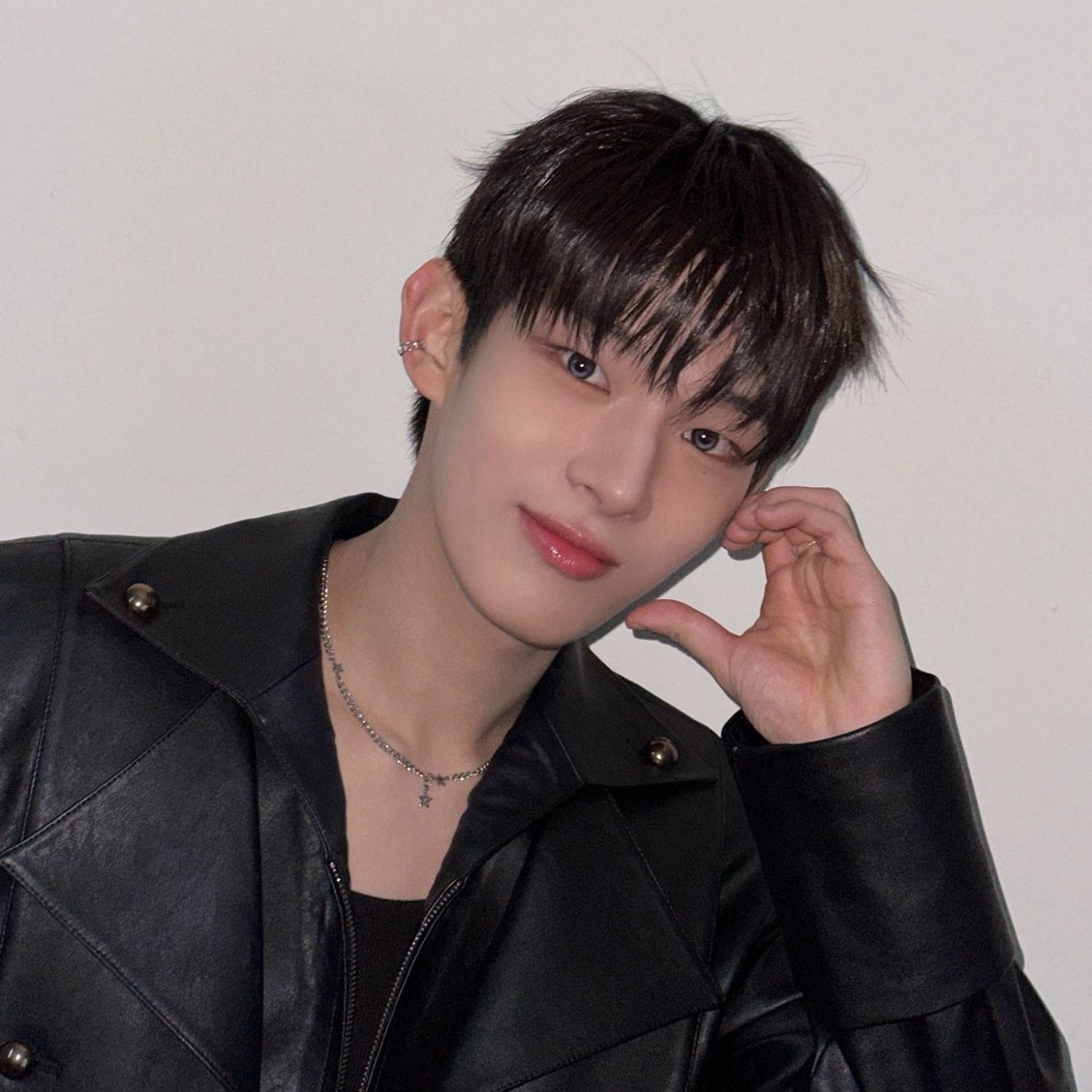 Behind-the-scenes cut of Steven (AHOF)