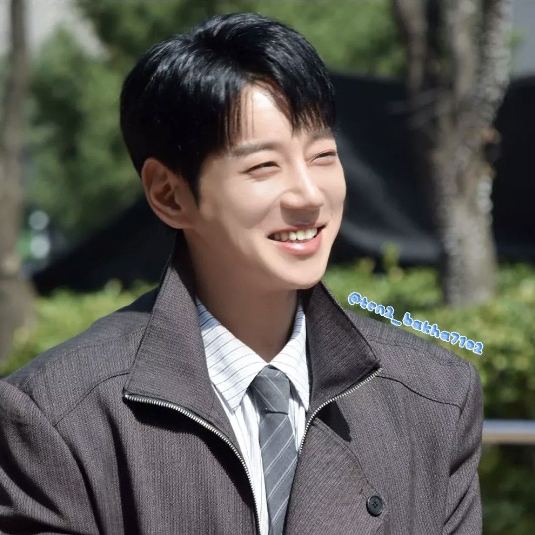 Behind-the-scenes cut of Hwang Chiyeol