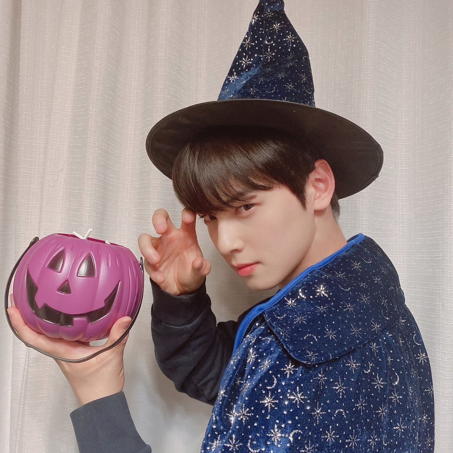 아스트로의 최신 사진