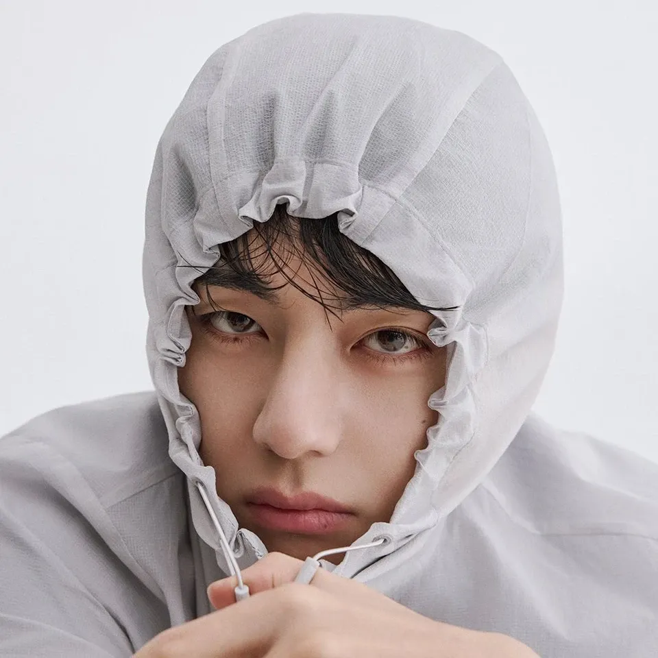 뷔 (방탄소년단)의 최신 사진