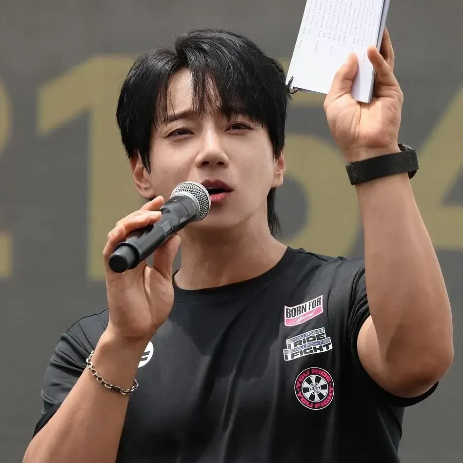 Latest photo of Hwang Chiyeol