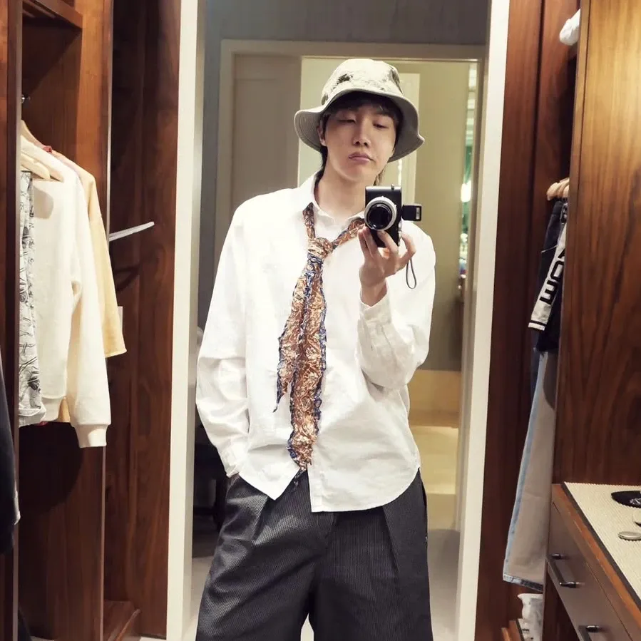 Momen yang diabadikan oleh penggemar j-hope (BTS)