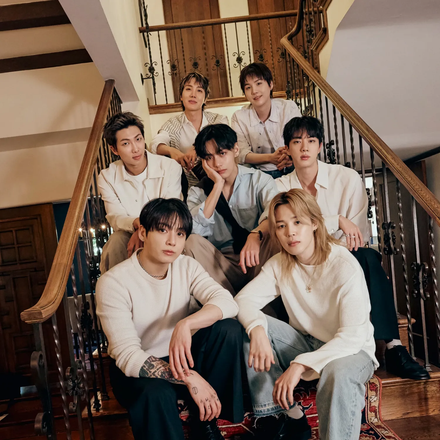 Behind-the-scenes cut of BTS