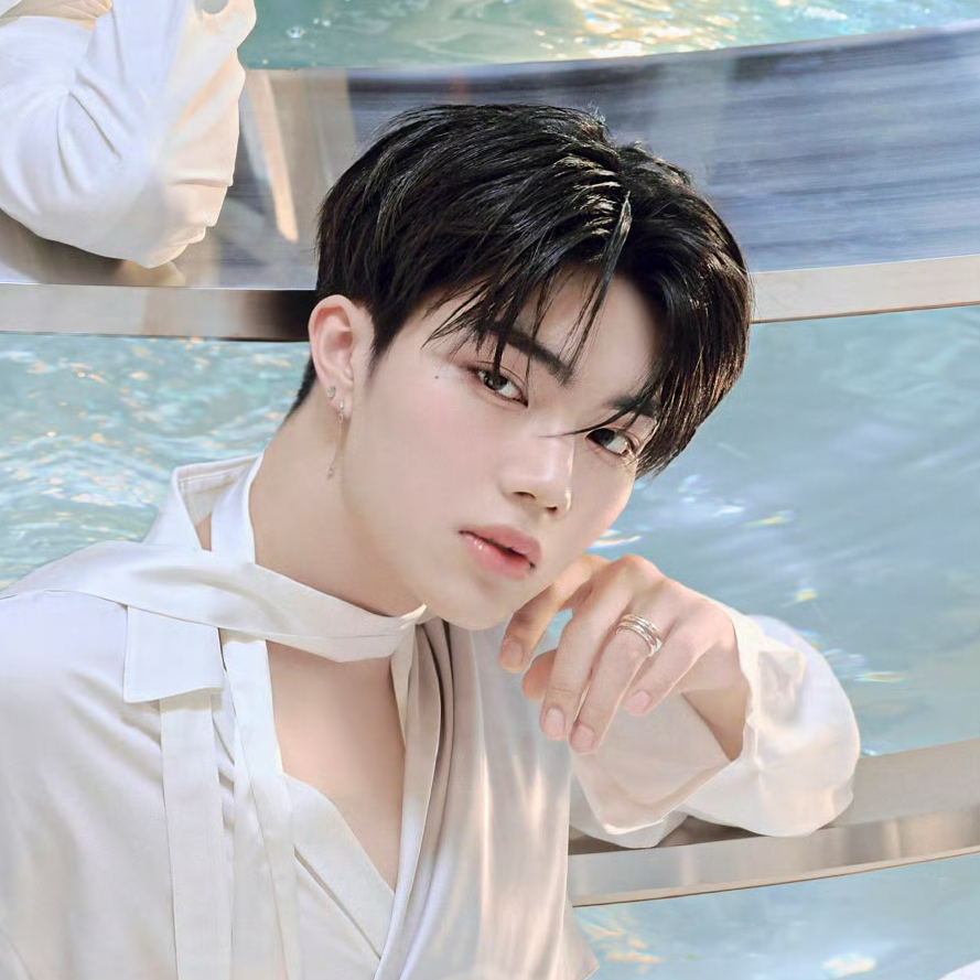 朴乾旭 (ZEROBASEONE)的最新照片