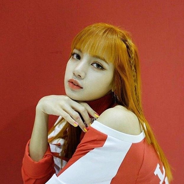 Foto aktivitas terbaru Lisa (BLACKPINK)