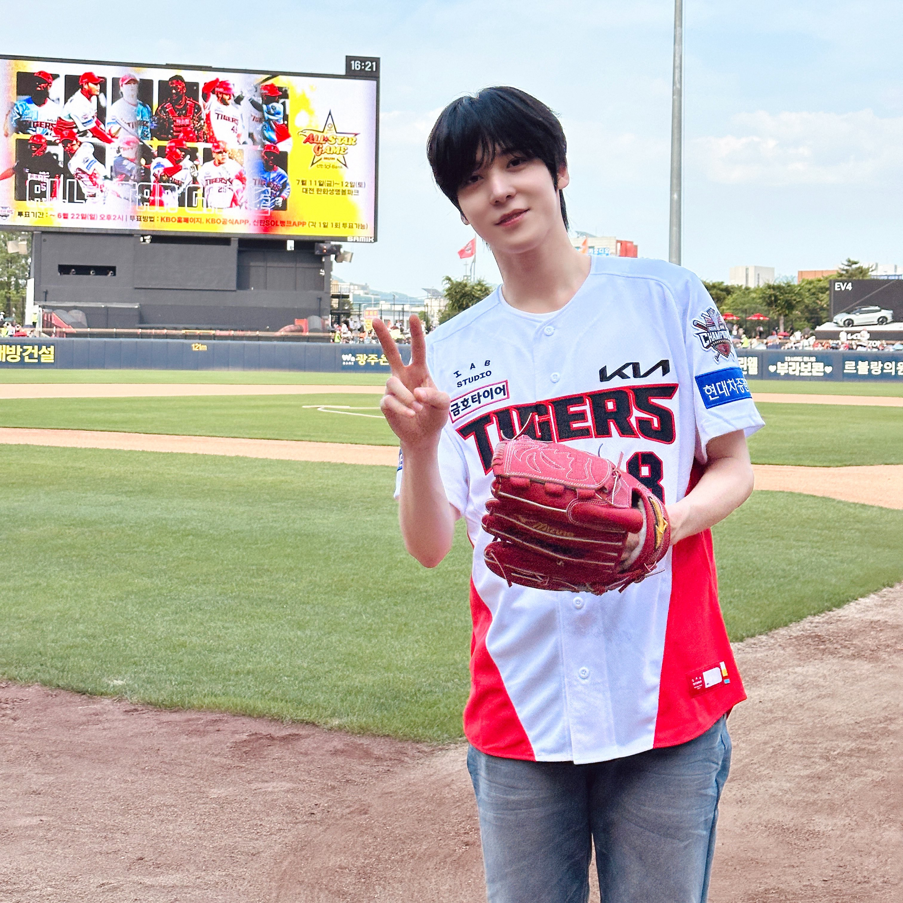 Behind-the-scenes cut of ATEEZ