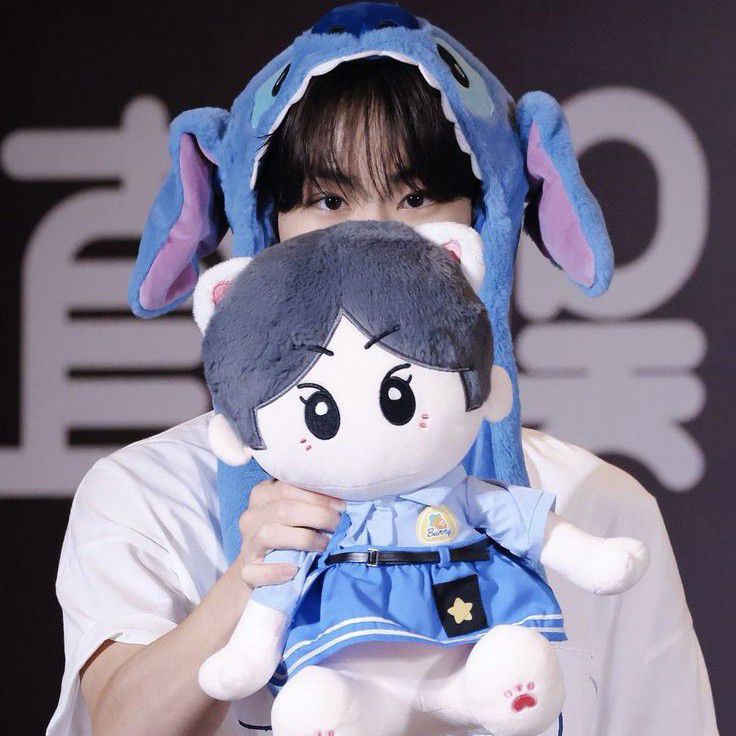 Latest photo of Jungwon (ENHYPEN)