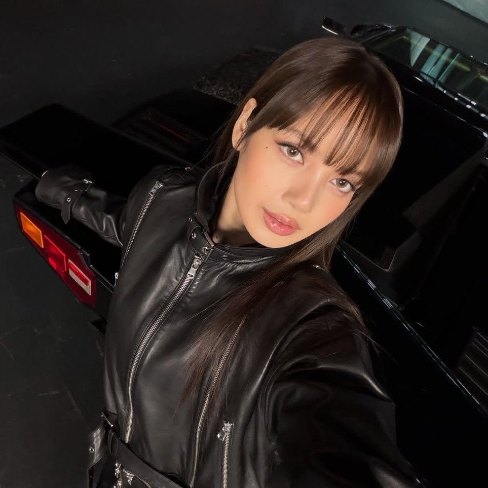 Foto aktivitas terbaru Lisa (BLACKPINK)