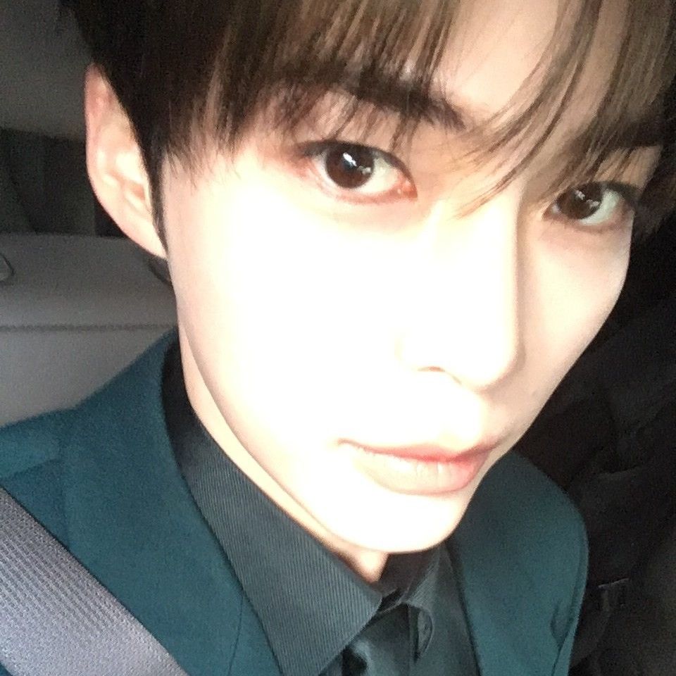 A moment captured by Sung Hanbin (ZEROBASEONE)'s fan