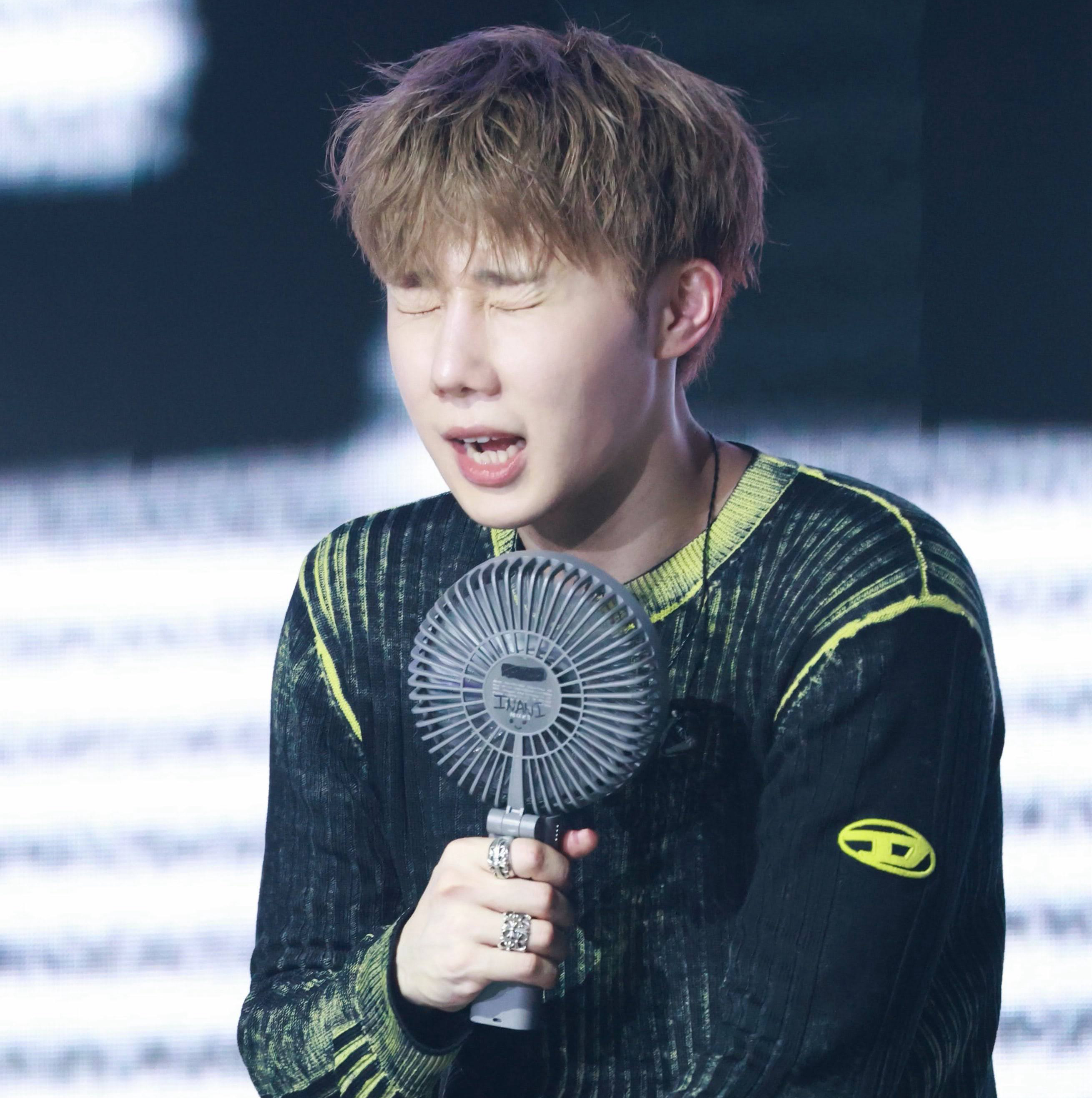 Recent activity shot of Sungkyu (INFINITE)