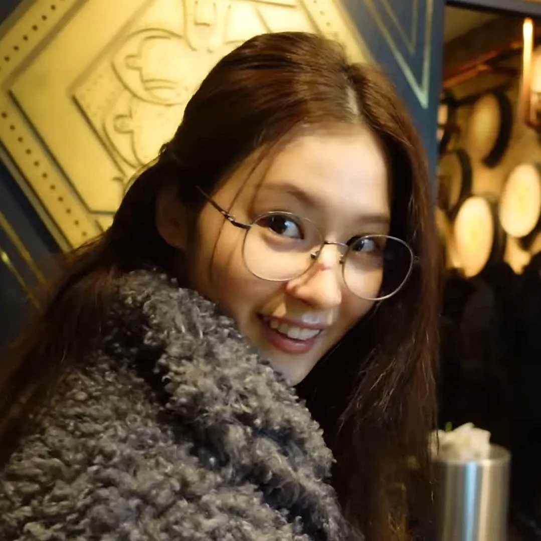 사나 (TWICE) 최근 활동샷
