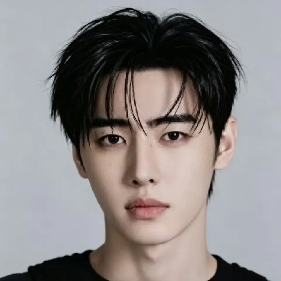 Foto terbaru Sunghoon (ENHYPEN)