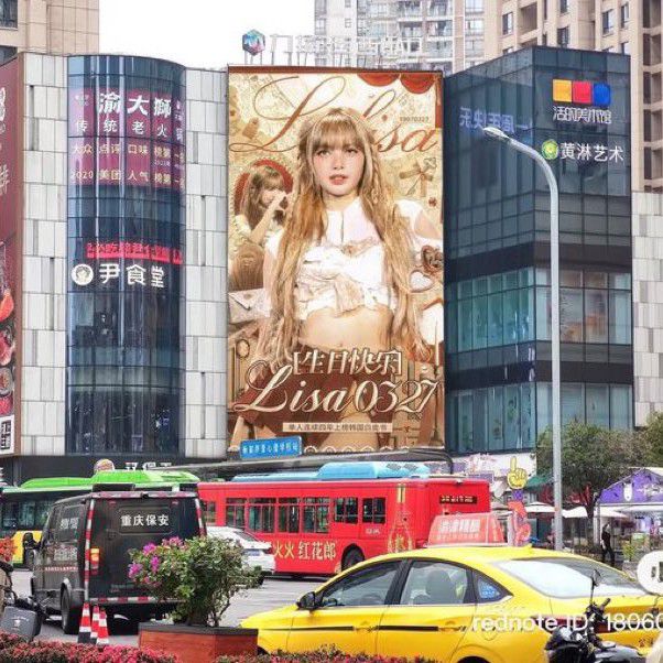 Momen yang diabadikan oleh penggemar Lisa (BLACKPINK)