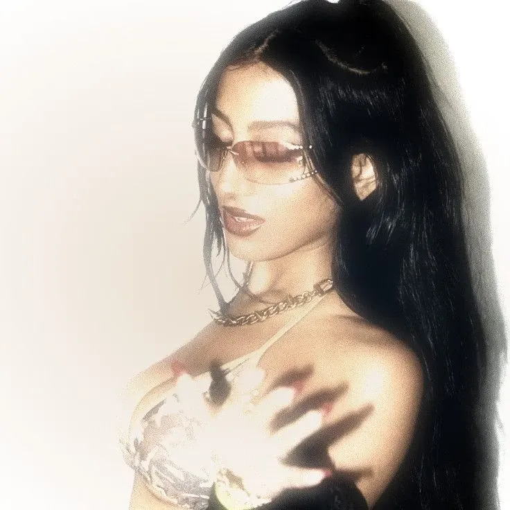 Behind-the-scenes cut of Lara (KATSEYE)