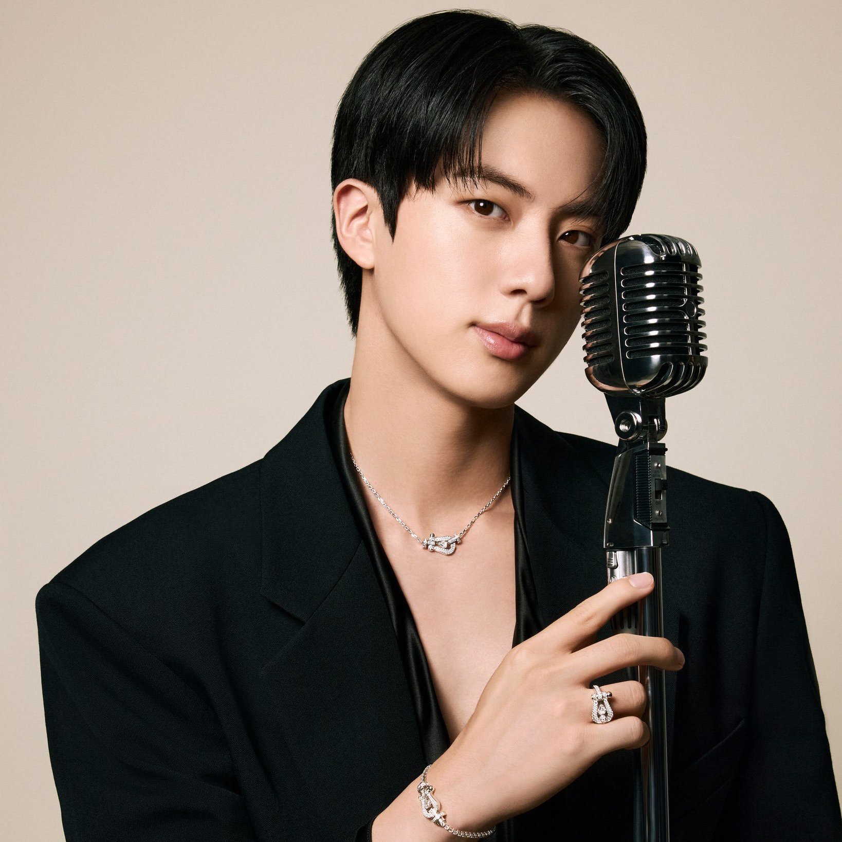 Momen yang diabadikan oleh penggemar Jin (BTS)
