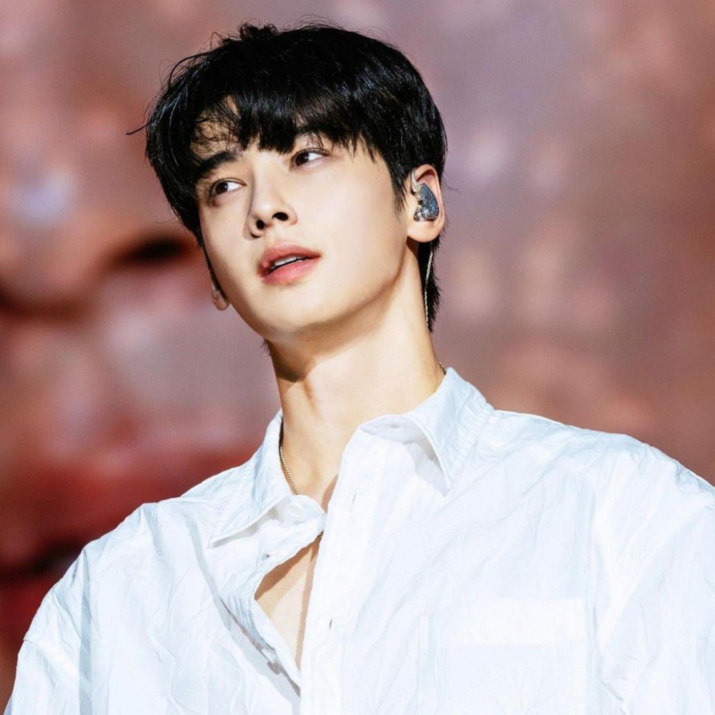 Recent activity shot of Eunwoo (ASTRO)