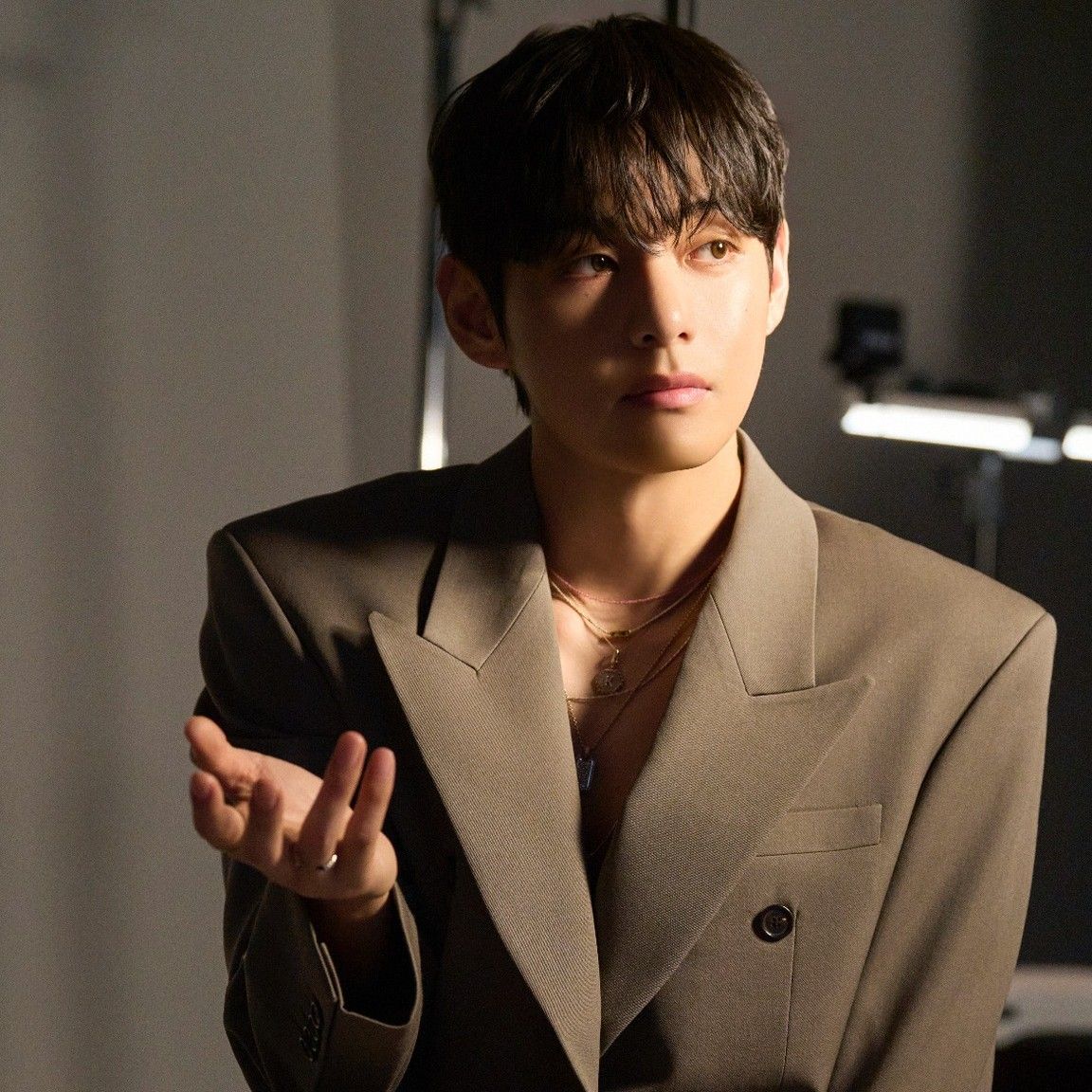 뷔 (방탄소년단)의 비하인드 컷