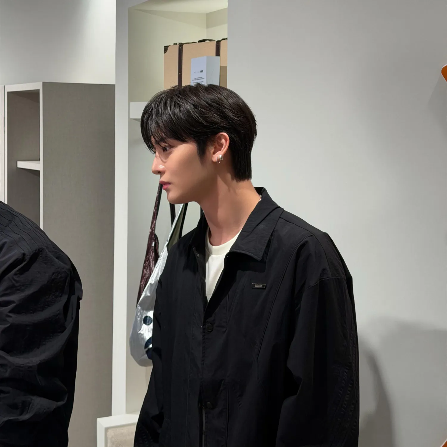 Foto aktivitas terbaru Bae Jinyoung