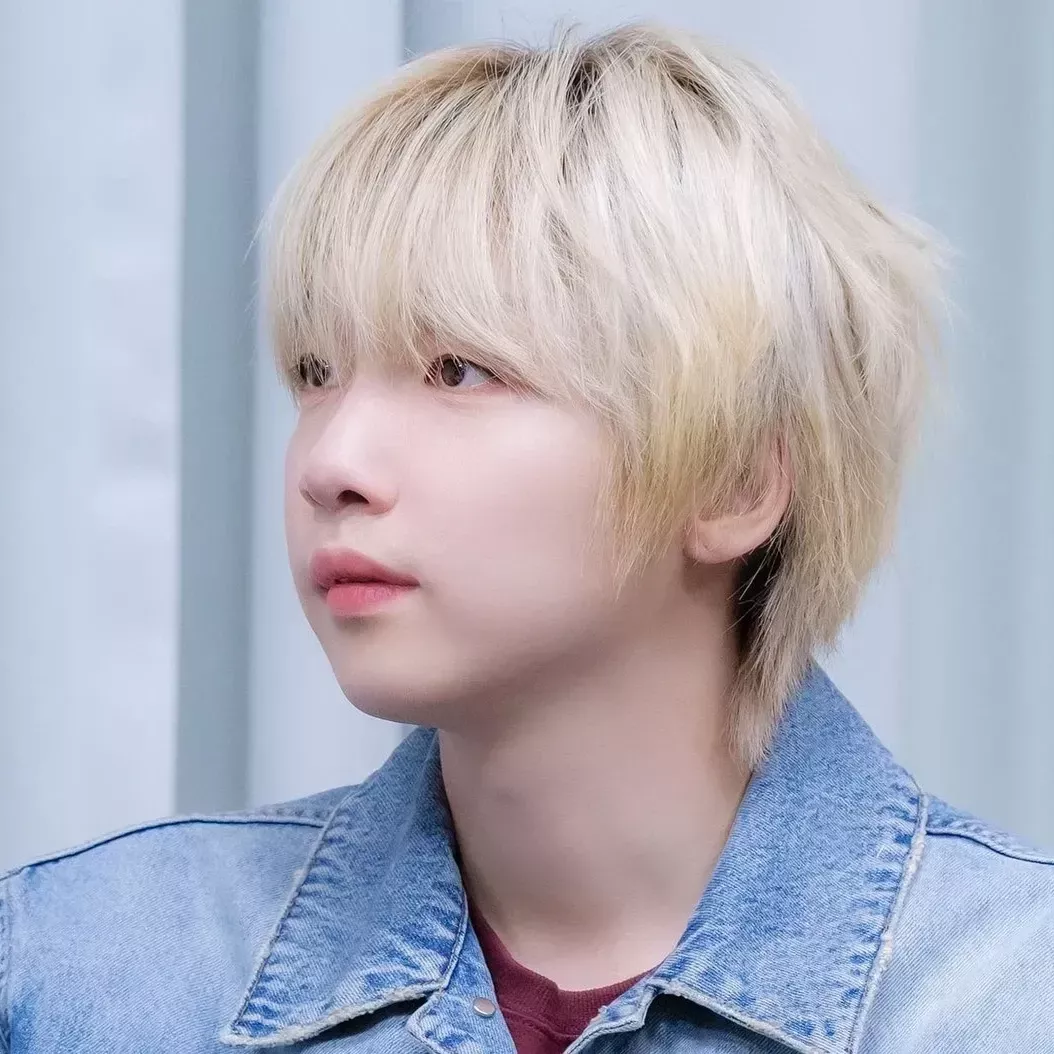 Recent activity shot of Jeong Sewoon