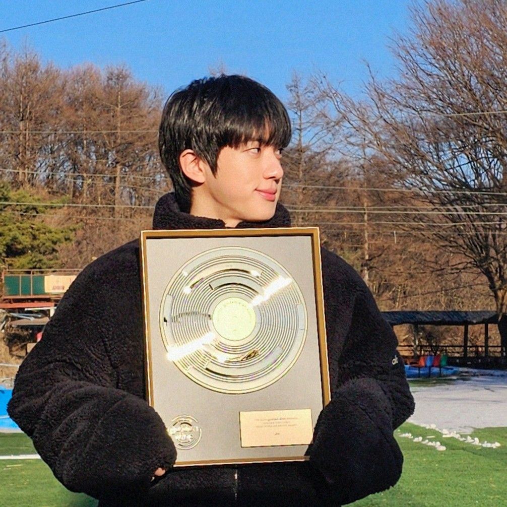 Momen yang diabadikan oleh penggemar Jin (BTS)