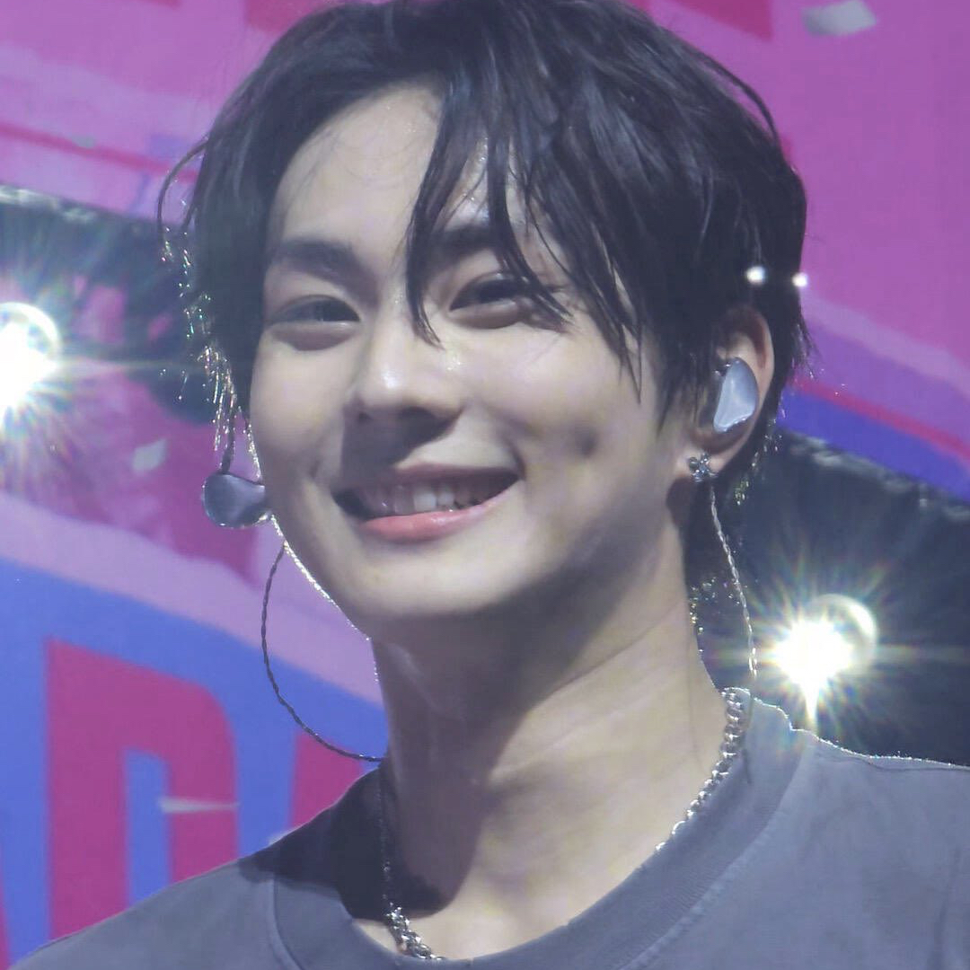 A moment captured by Jungwon (ENHYPEN)'s fan