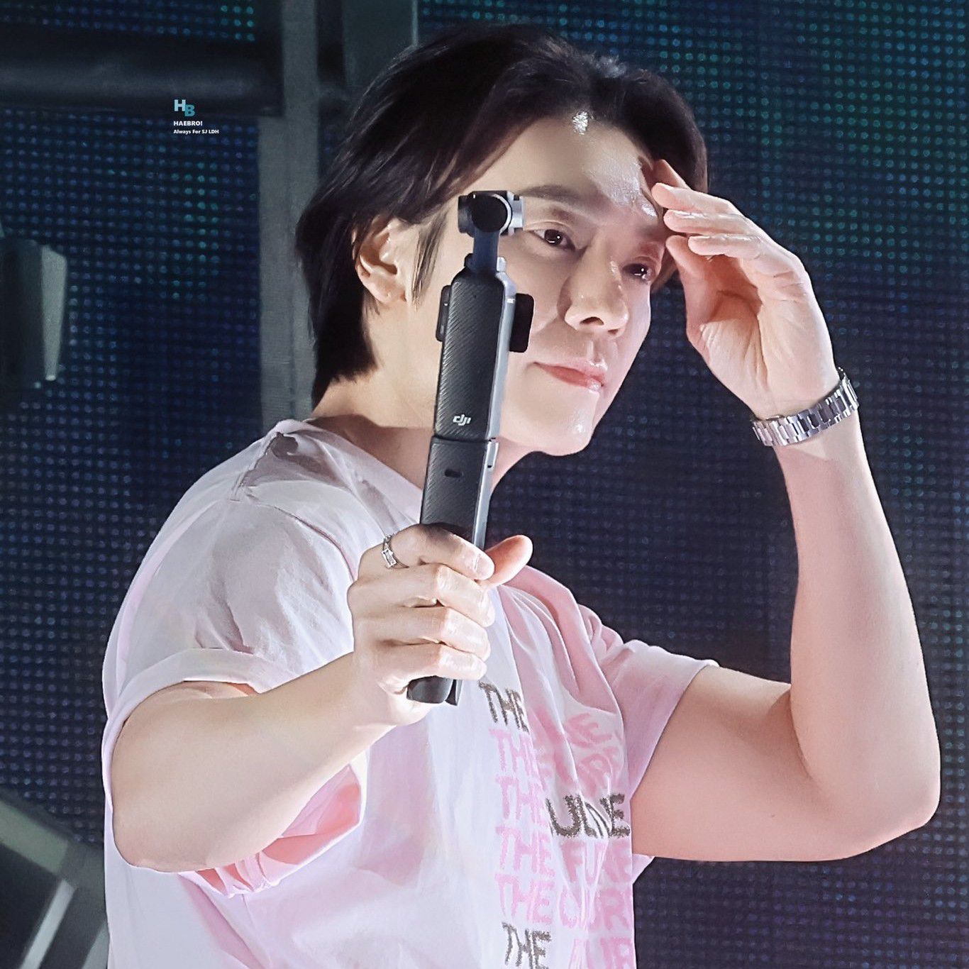 Behind-the-scenes cut of Donghae (Super Junior)