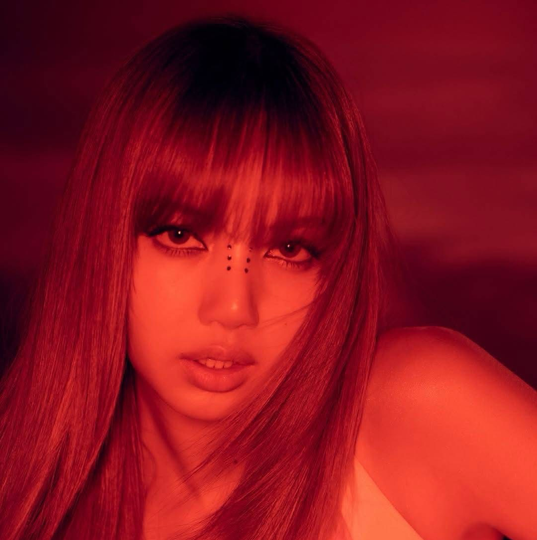 Foto aktivitas terbaru Lisa (BLACKPINK)