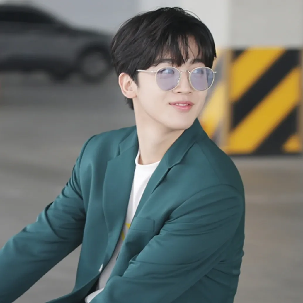 A moment captured by Kim Yohan (WEi)'s fan