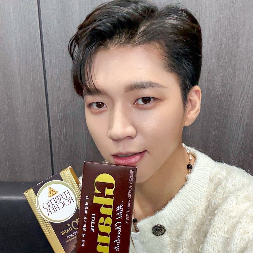 Behind-the-scenes cut of Woohyun (INFINITE)