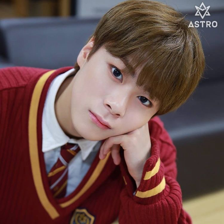 Behind-the-scenes cut of Moonbin (ASTRO)