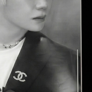 Behind-the-scenes cut of Uijin