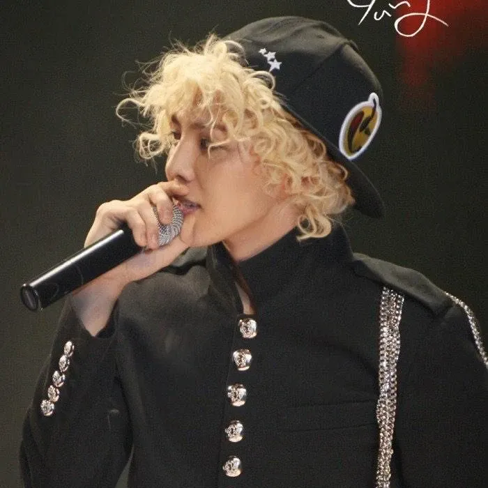 Momen yang diabadikan oleh penggemar G-DRAGON (BIGBANG)