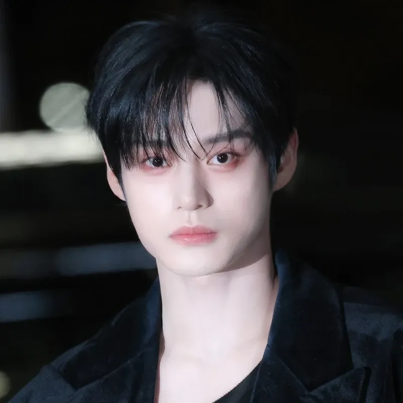 Recent activity shot of Kim Jiwoong (ZEROBASEONE)