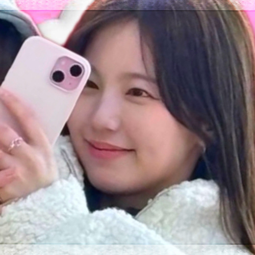 A moment captured by Miihi (NiziU)'s fan