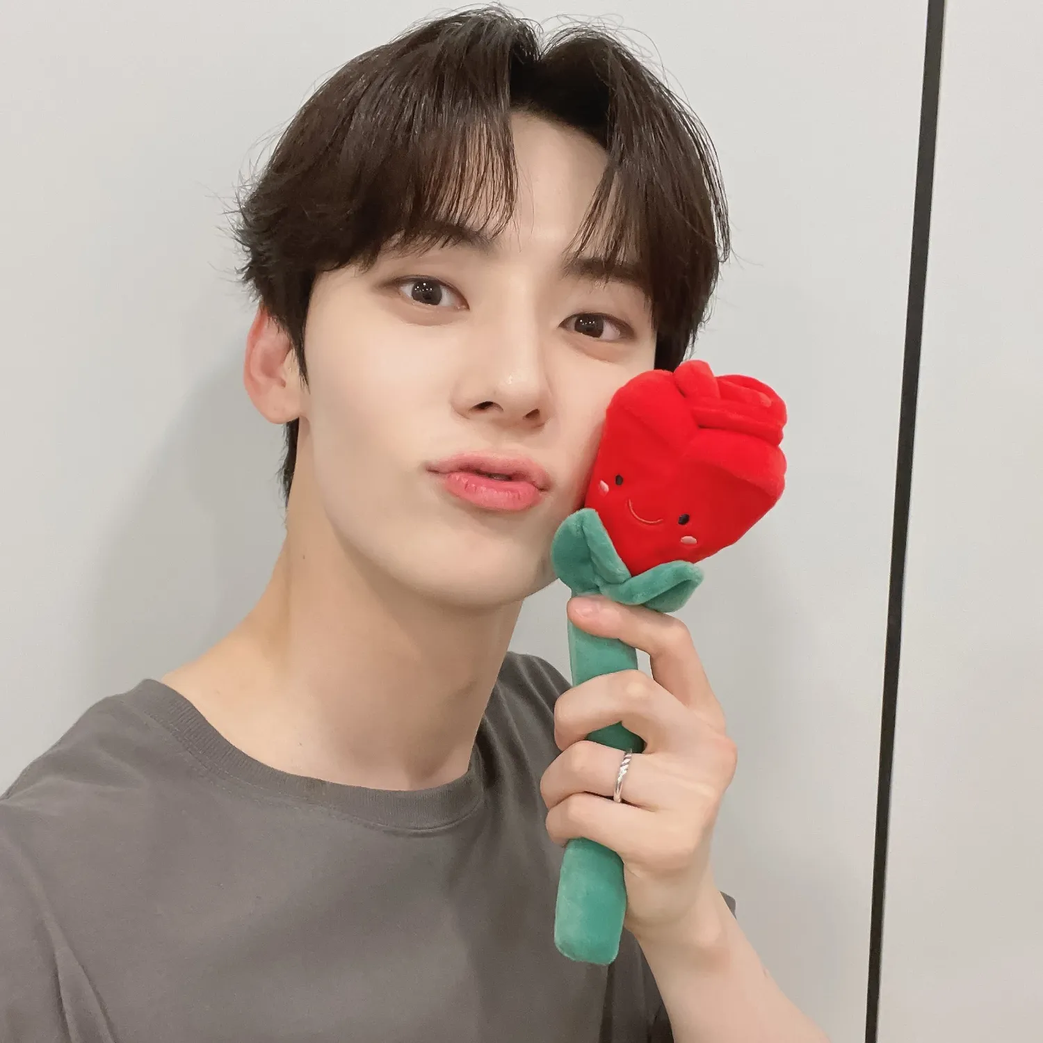 A moment captured by Hwang Minhyun's fan