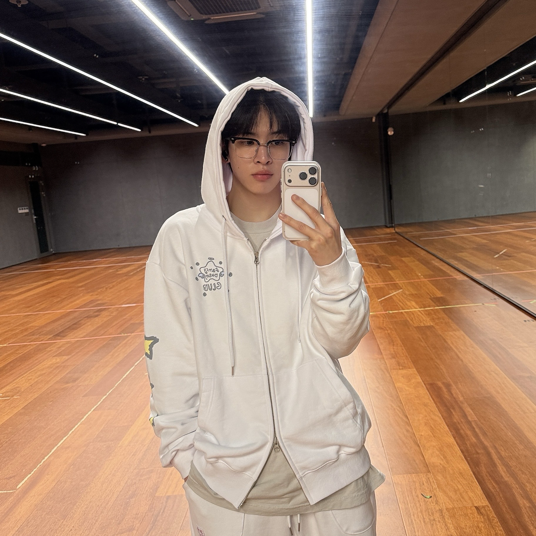 Behind-the-scenes cut of Allen (CRAVITY)