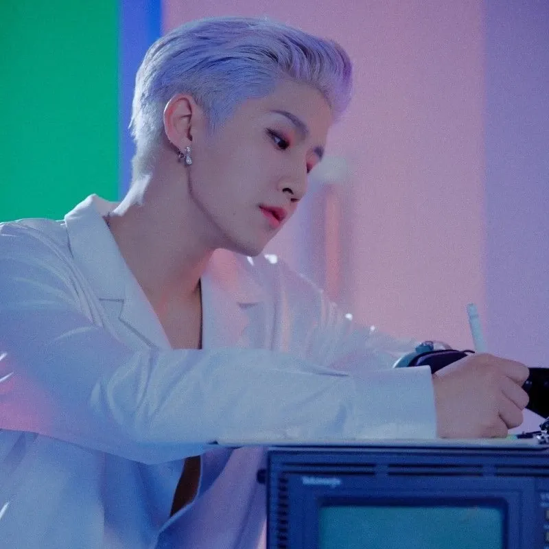 A moment captured by Jinjin (ASTRO)'s fan