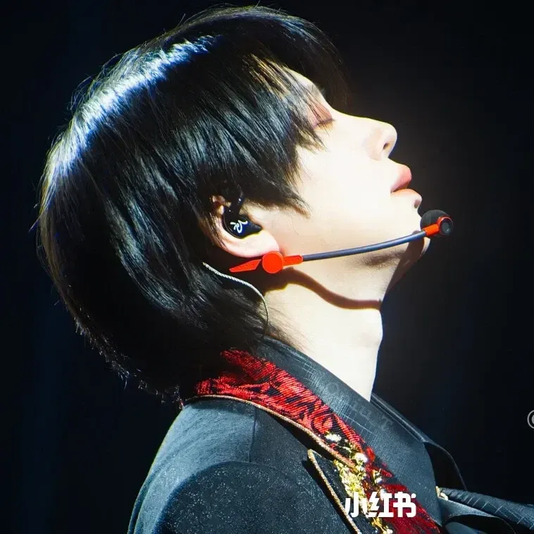 Behind-the-scenes cut of Heechul (Super Junior)