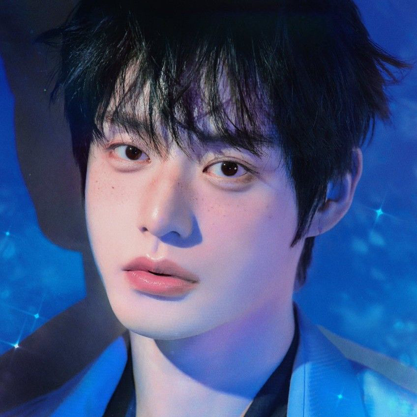 金地雄 (ZEROBASEONE)的最新照片