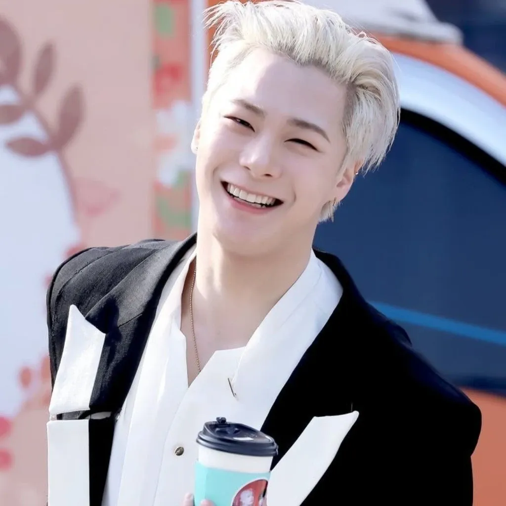 A moment captured by Moonbin (ASTRO)'s fan