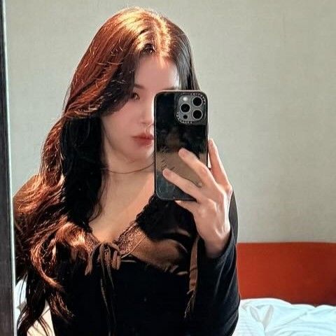 Foto terbaru Solar (MAMAMOO)