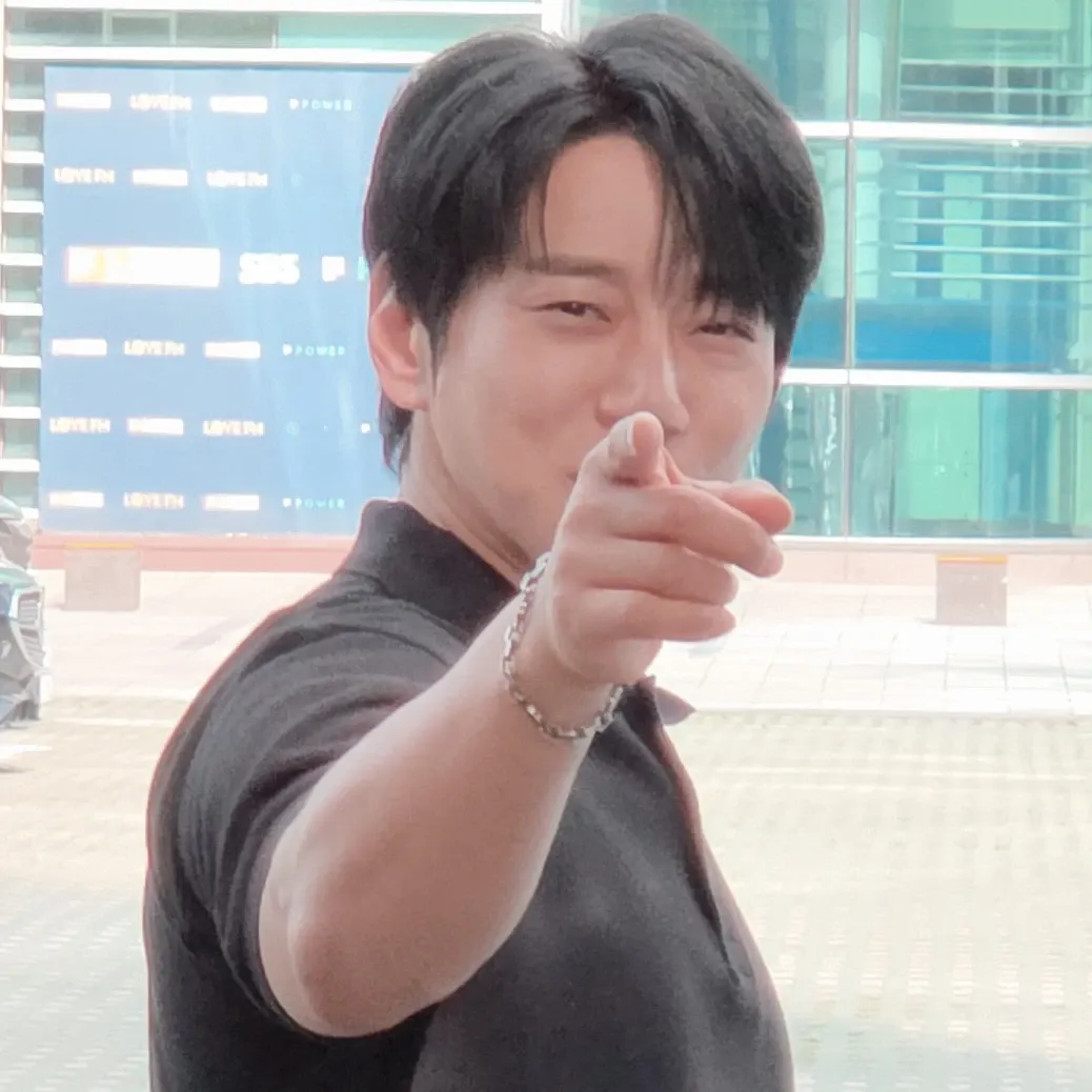 Recent activity shot of Hwang Chiyeol