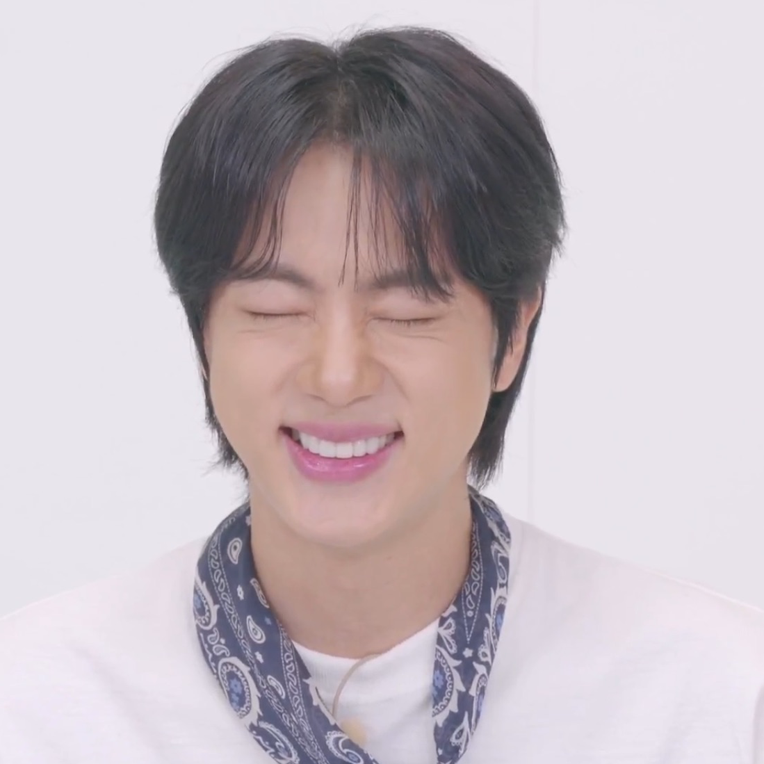 Foto aktivitas terbaru Jin (BTS)