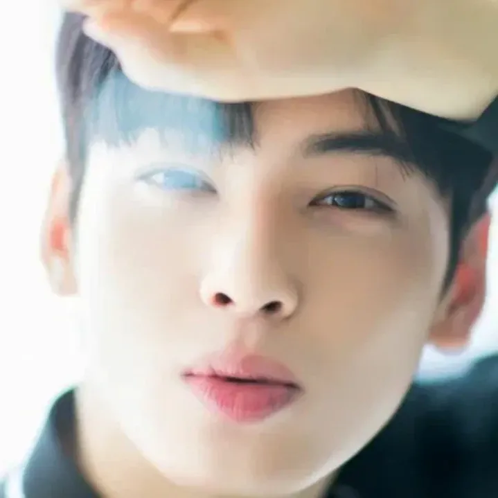 A moment captured by Eunwoo (ASTRO)'s fan