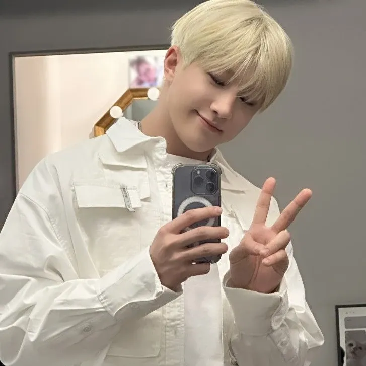 A moment captured by Jinjin (ASTRO)'s fan