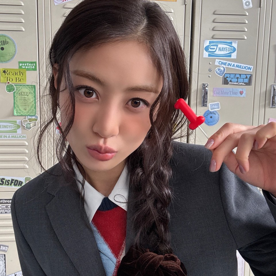 志效 (TWICE)的最新活动照片