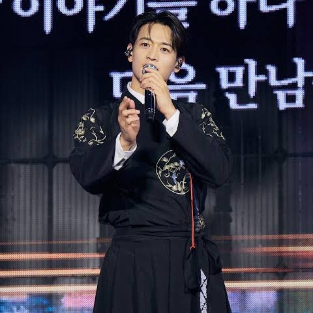 Recent activity shot of Minho (SHINee)