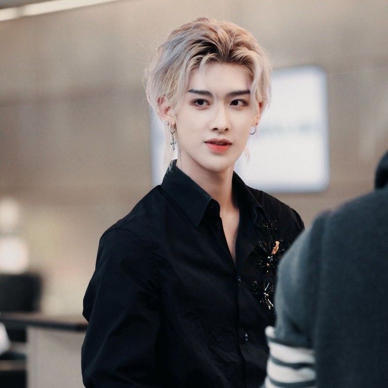 Foto terbaru Ricky (ZEROBASEONE)